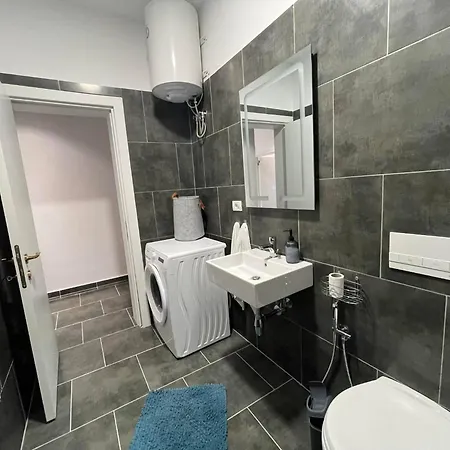 Christine Sunny Corner Apartment Sarande