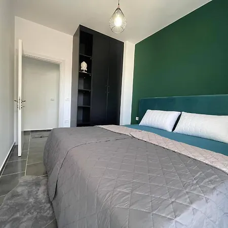 Christine Sunny Corner Apartment