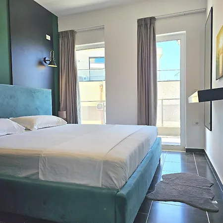 Christine Sunny Corner Apartment